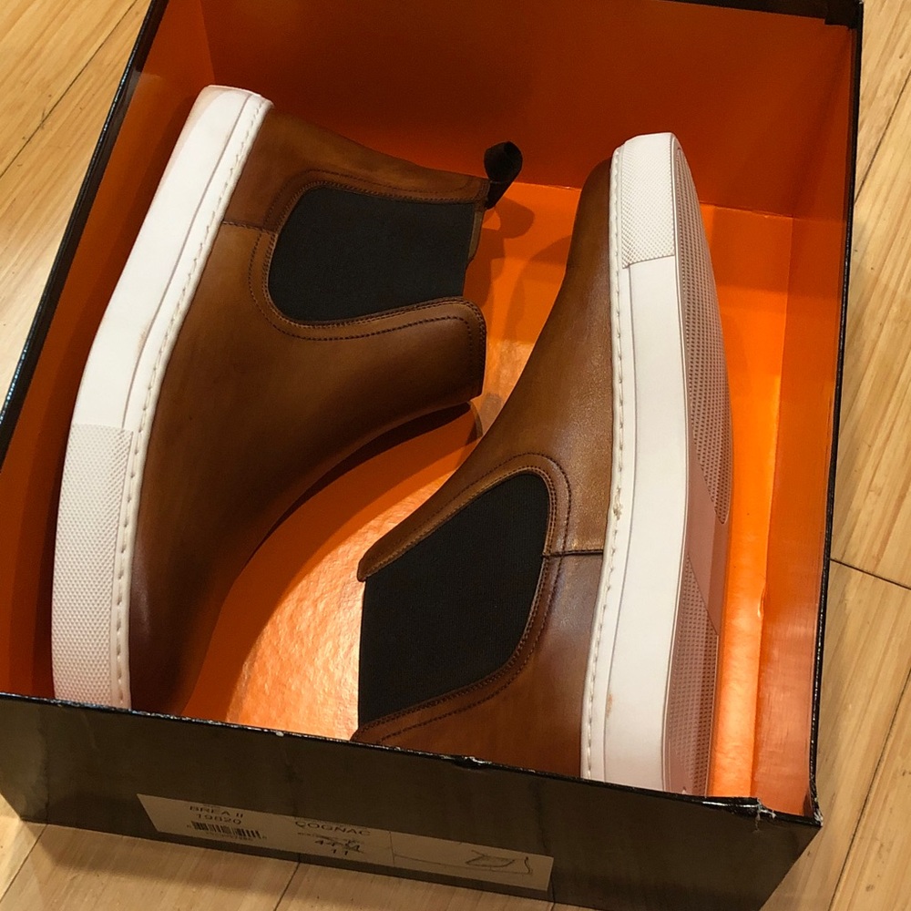 Magnanni brea 2 leather slip on sneakers excellent condition worn once